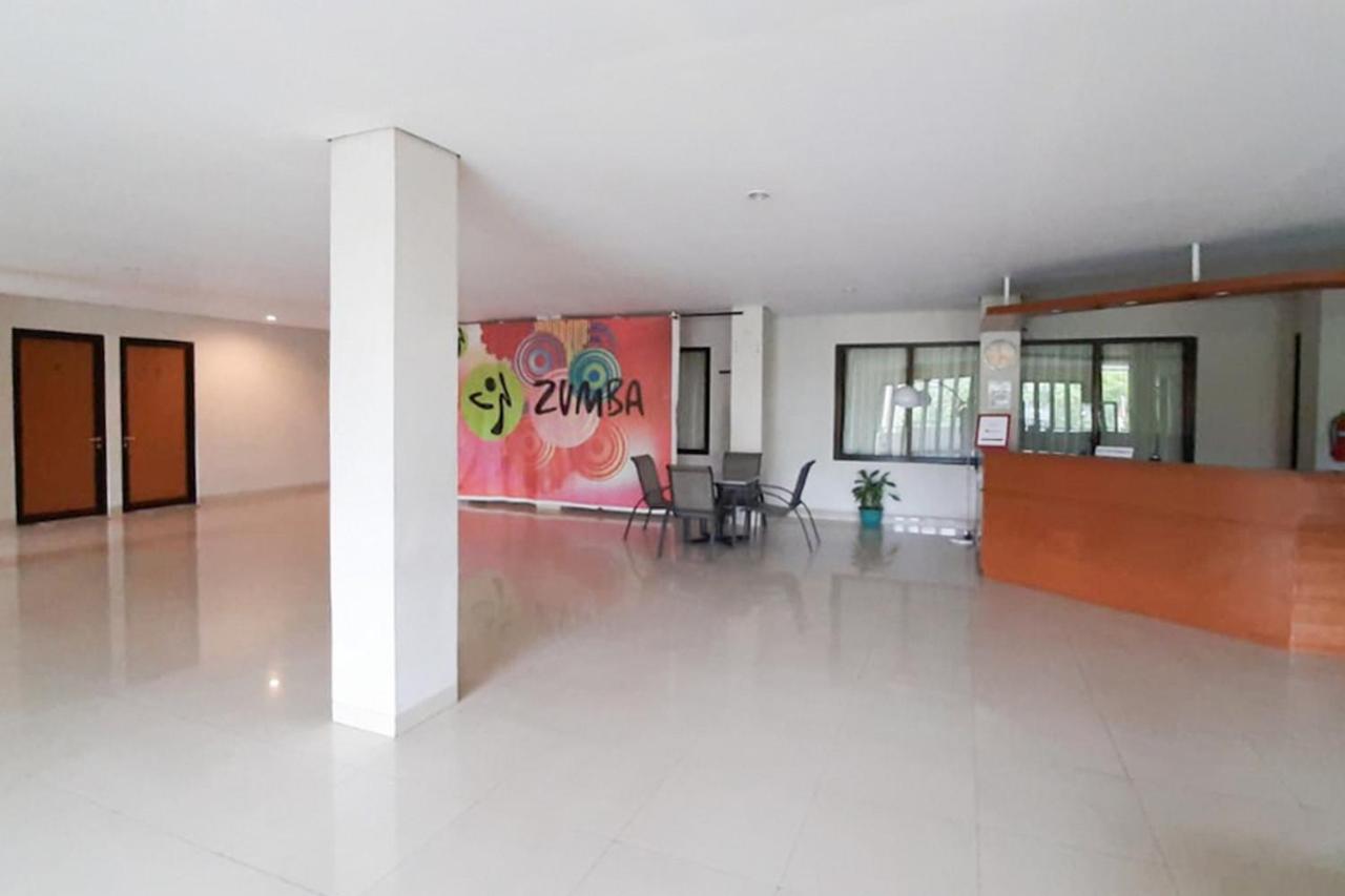 RedDoorz Plus @ Bitung City Center Buitenkant foto